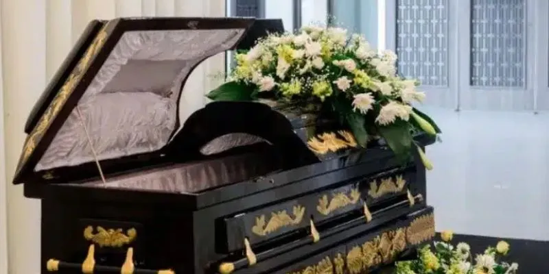 Ý nghĩa khi mơ thấy chính mình nằm trong quan tài