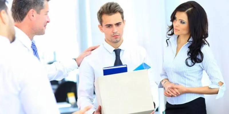 Ý nghĩa khi mơ thấy bị đuổi việc và cảm thấy nhẹ nhõm